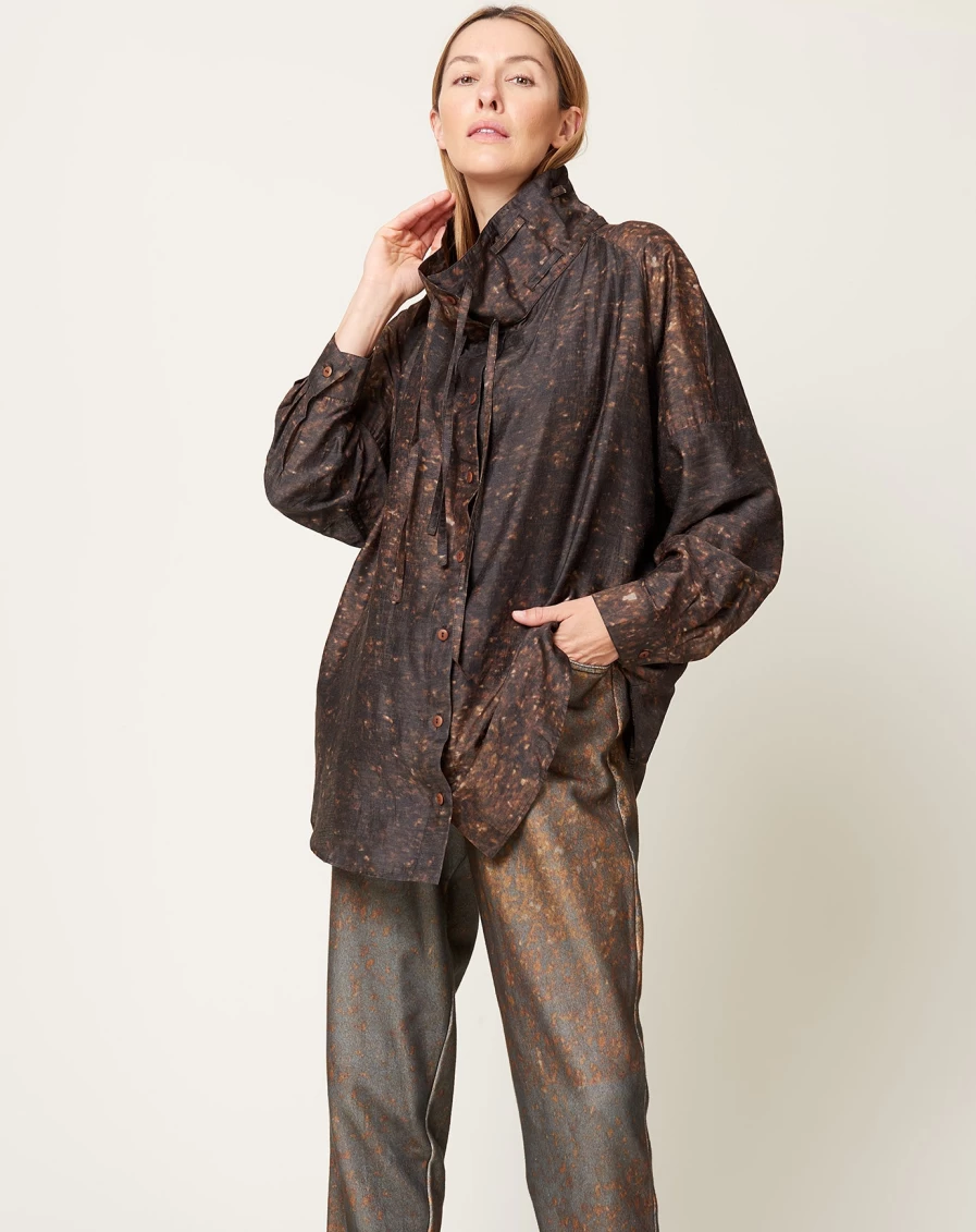 "Anntian Brown Leaf Print Wavy Neck Long Shirt – Boho Chic Floor-Length Blouse"