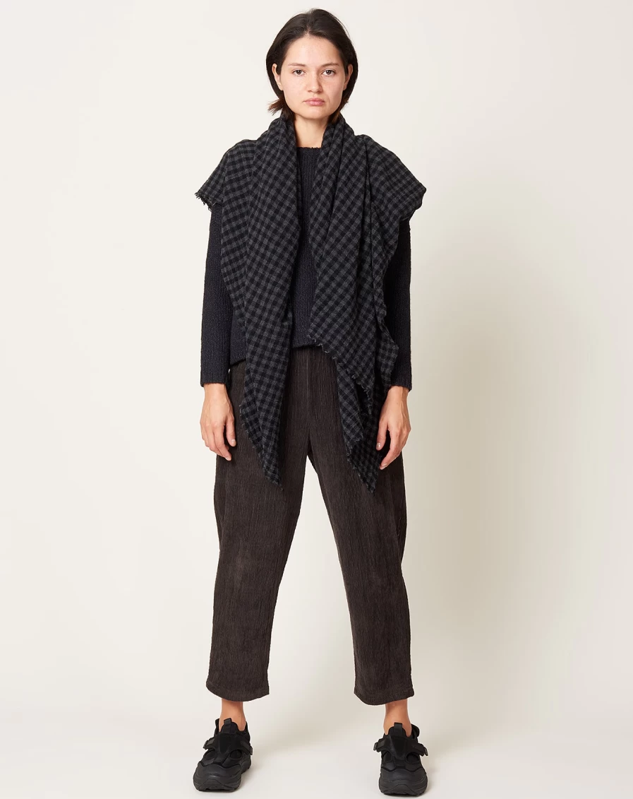 "Apuntob Black Checked Wool Scarf – Warm & Stylish Winter Accessory"