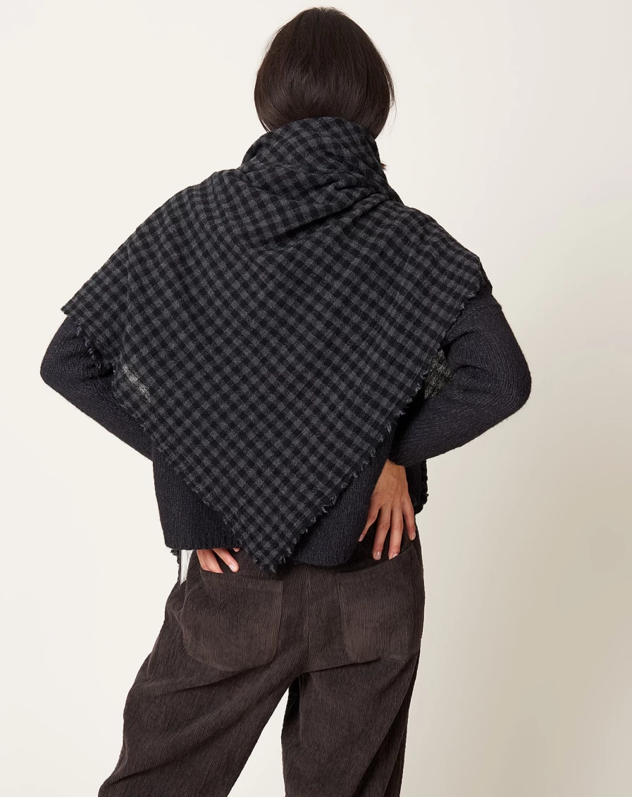 "Apuntob Black Checked Wool Scarf – Warm & Stylish Winter Accessory"