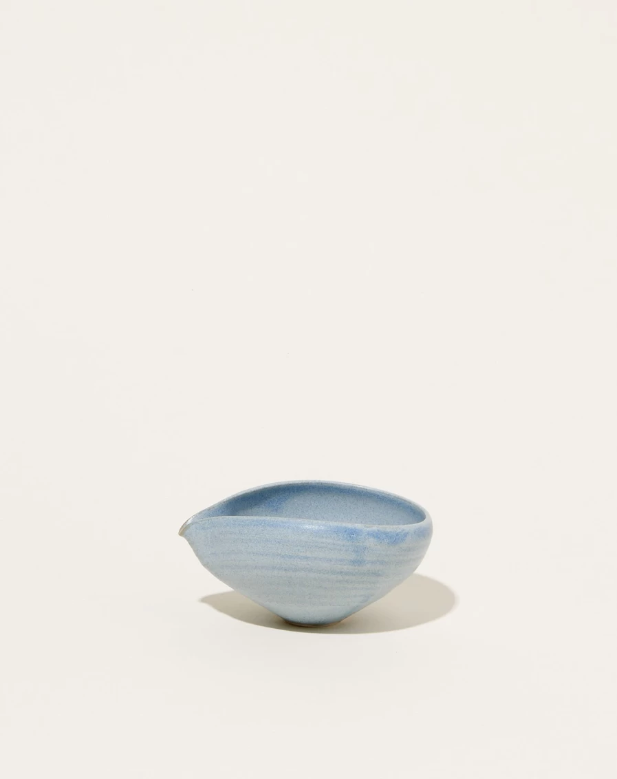 Monohanako Blue Jeans Spouted Egg Bowl – Durable Ceramic Mixing Bowl with Pour Spout