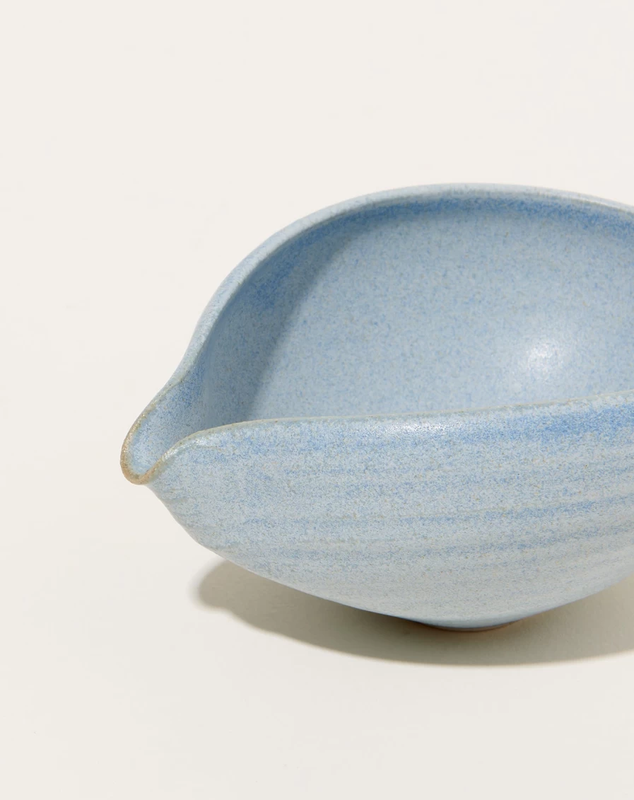Monohanako Blue Jeans Spouted Egg Bowl – Durable Ceramic Mixing Bowl with Pour Spout