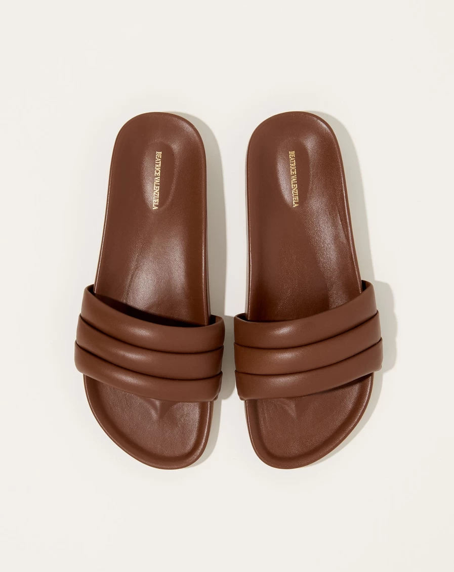 "Beatrice Valenzuela Monocolor Sandalia in Incense - Minimalist Leather Sandals"