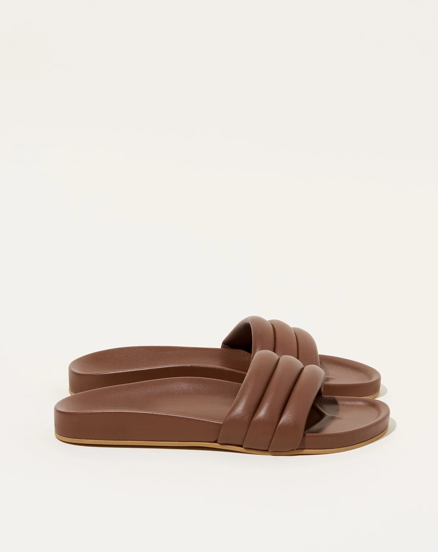 "Beatrice Valenzuela Monocolor Sandalia in Incense - Minimalist Leather Sandals"