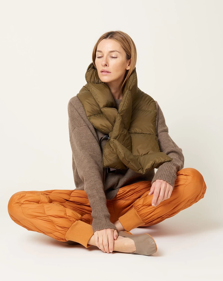 Taion Olive Green Mountain Down Volume Muffler - Warm Winter Scarf for Outdoor Activities