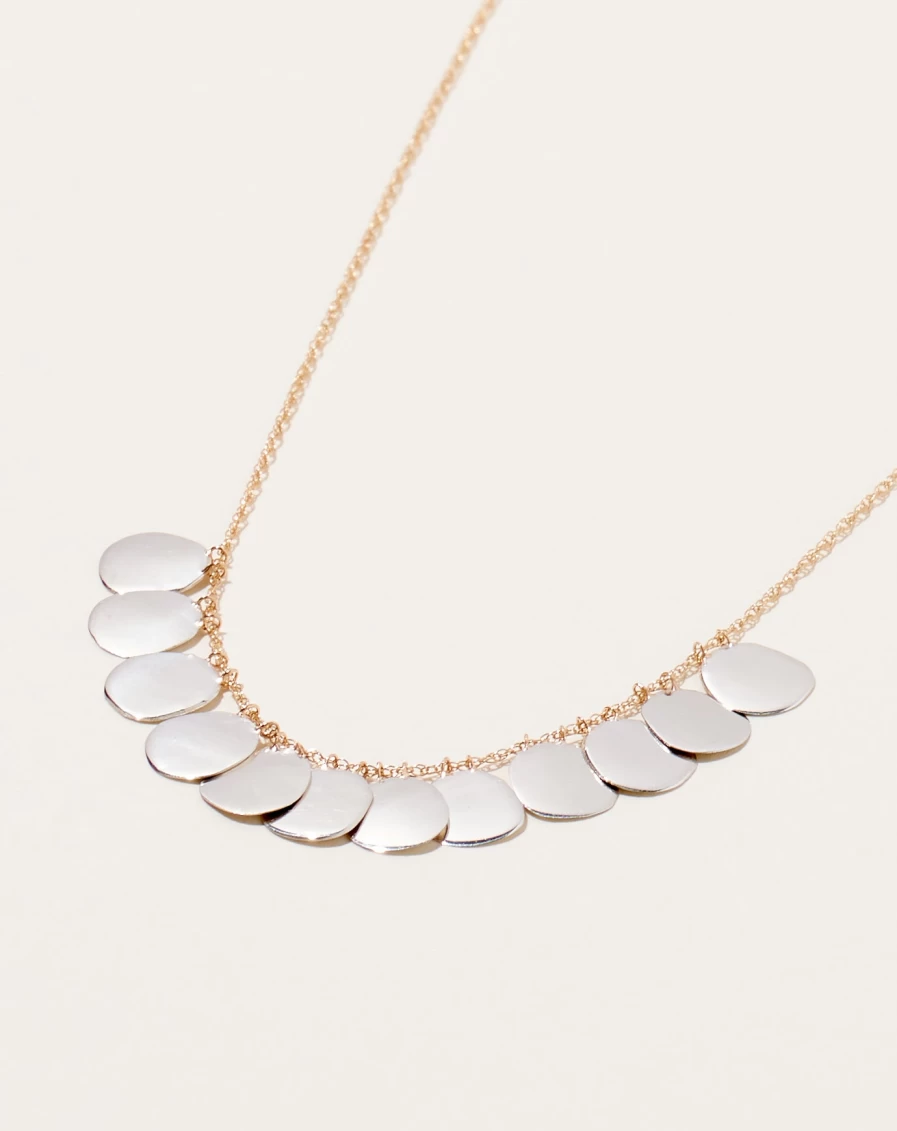 "Blanca Monrós Gómez Minimalist Flat Seed Bead Necklace – Elegant Handmade Jewelry"