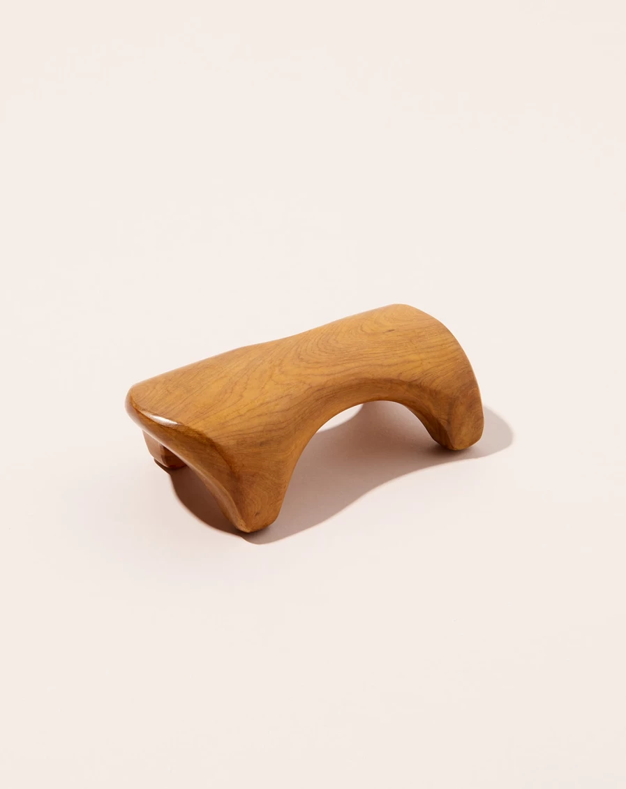 "The Wax Apple Sandalwood Bear Aromatherapy Massager – Handheld Relaxation Gift for Muscle Relief"