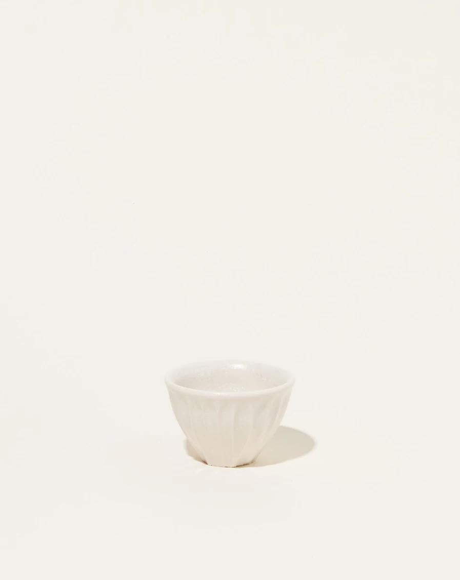 Monohanako White Fluted Sake Cup - Elegant Japanese Ceramic Drinking Vessel